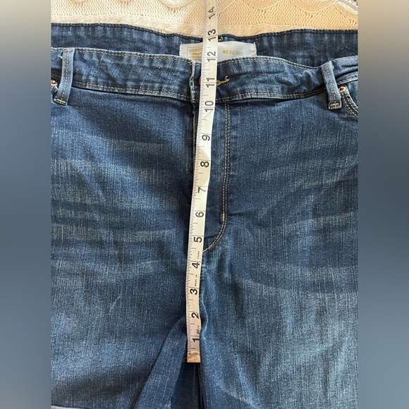 Levi’s Signature denim Distressed Medium Wash Cuffed Jean Shorts Size 24 Plus - Picture 15 of 16